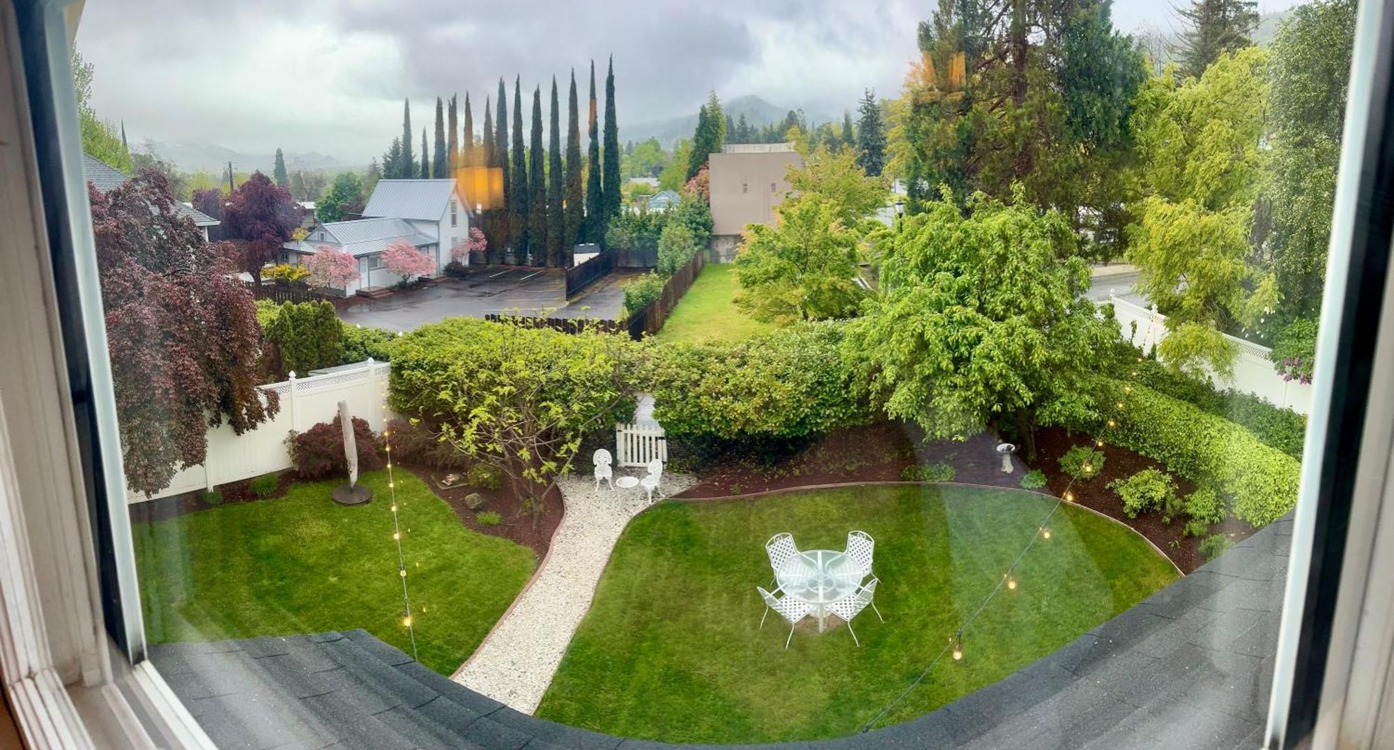Bayberry Inn B&B And Oregon Wellness Retreat Ашленд Екстериор снимка